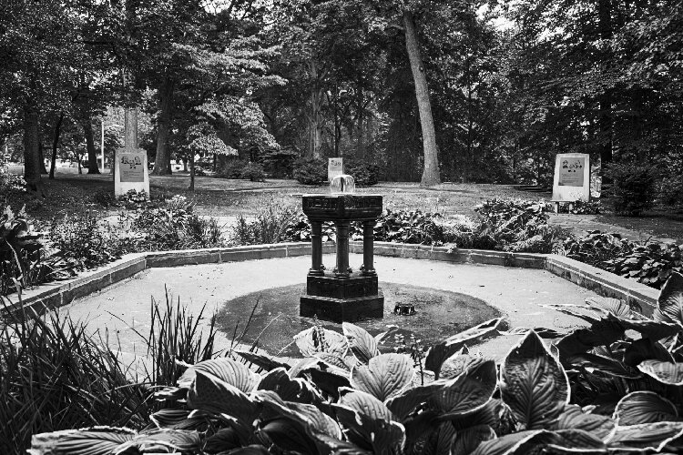 Central to the Hebrew Garden (1926) is this fountain by Georgia Eweh bearing the inscription, “Wisdom hath built herself a house; she hath hewn her out of seven pillars.” Dedicated May 5, 1926.